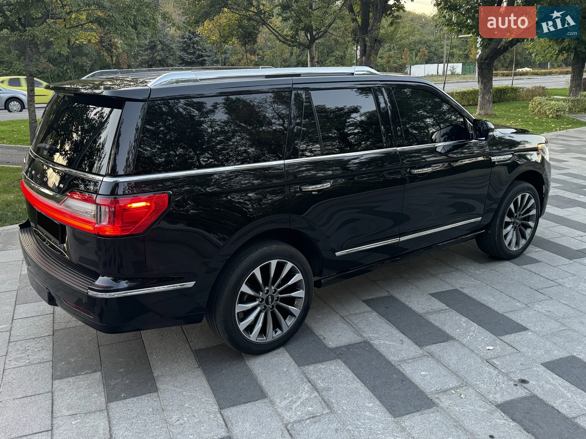 2019 Lincoln Navigator - мініатюра 2