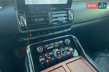 Внедорожник / Кроссовер Lincoln Navigator 2019 в 