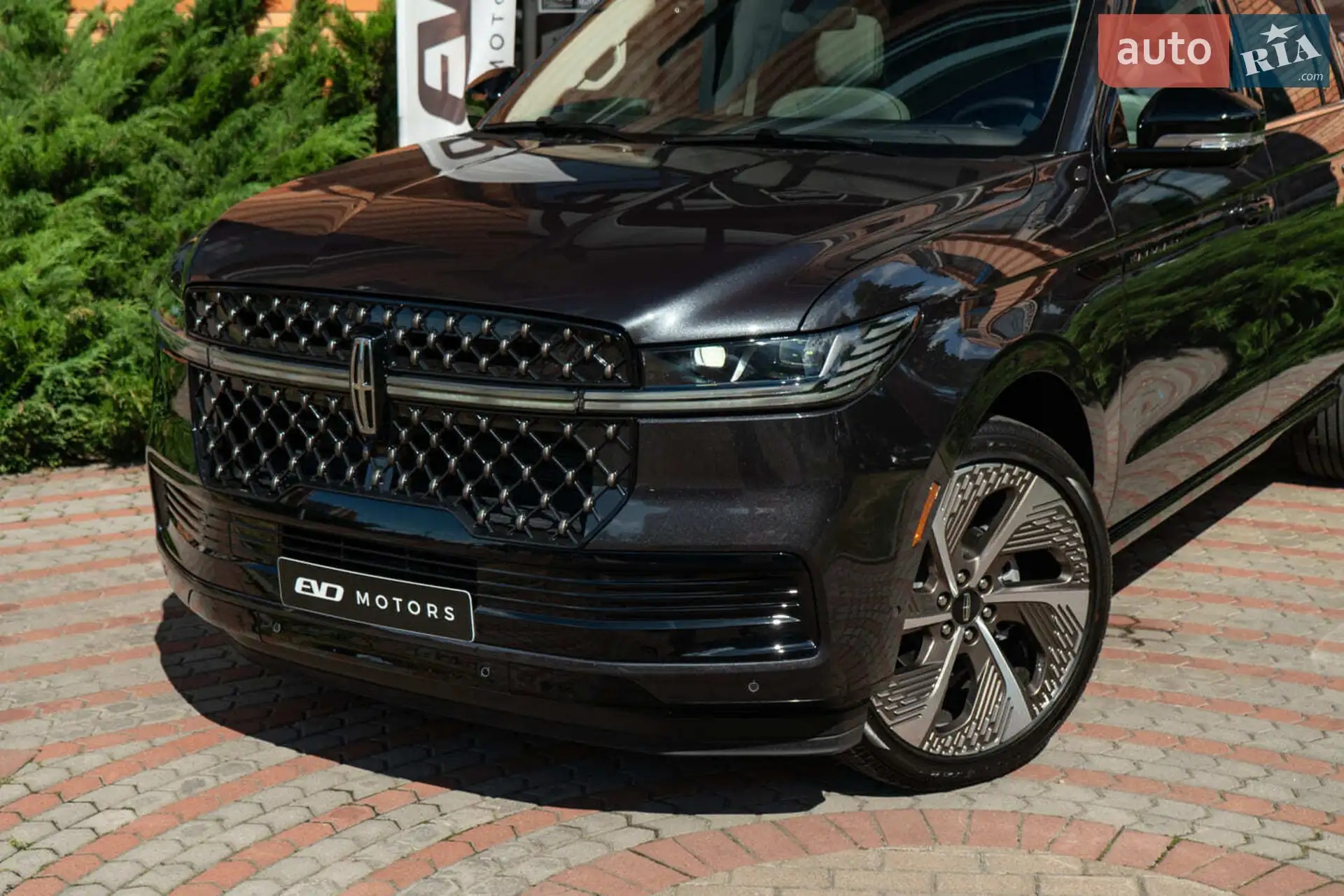 2025 Lincoln Navigator - мініатюра 24