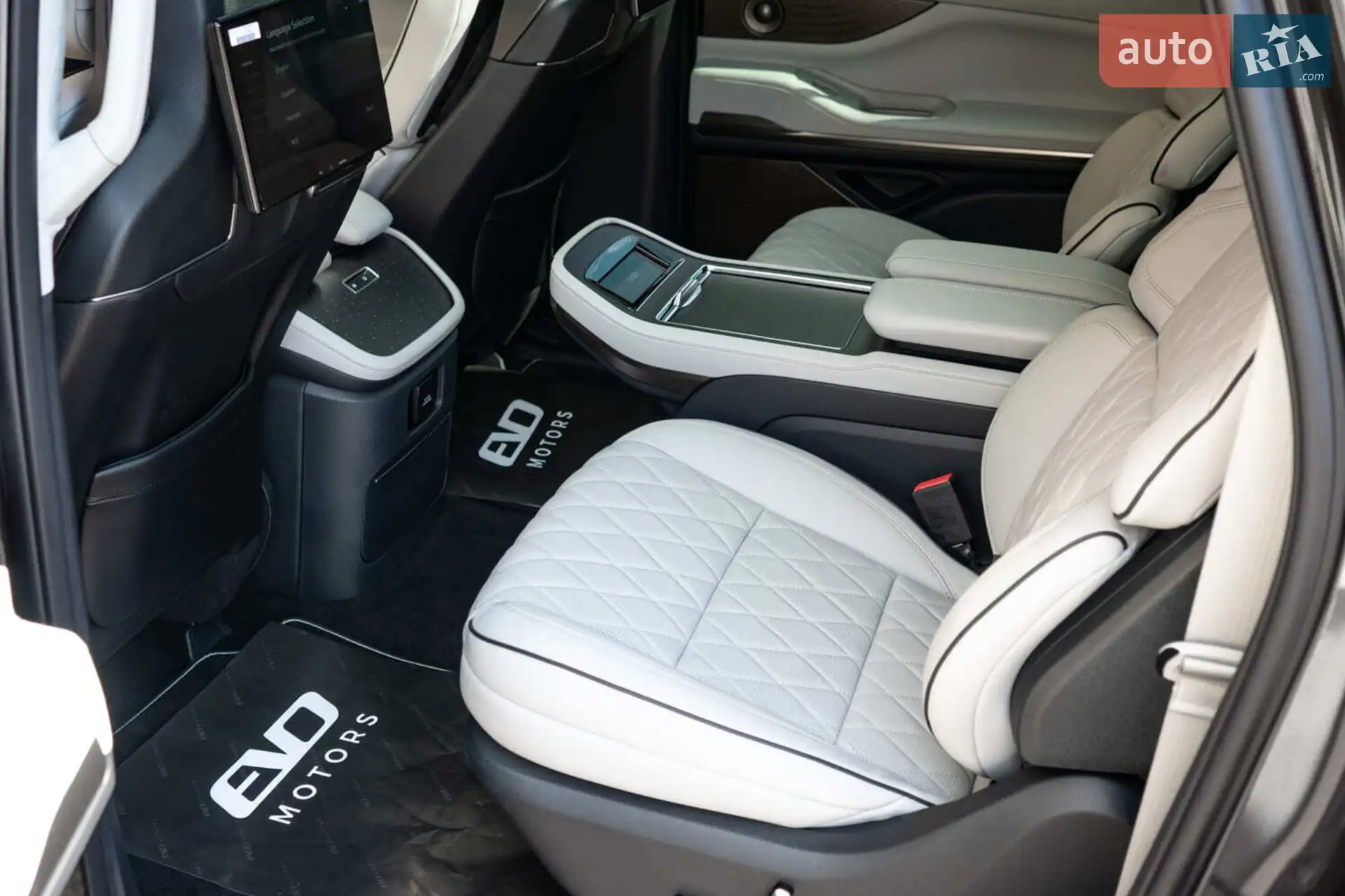 2025 Lincoln Navigator - мініатюра 49