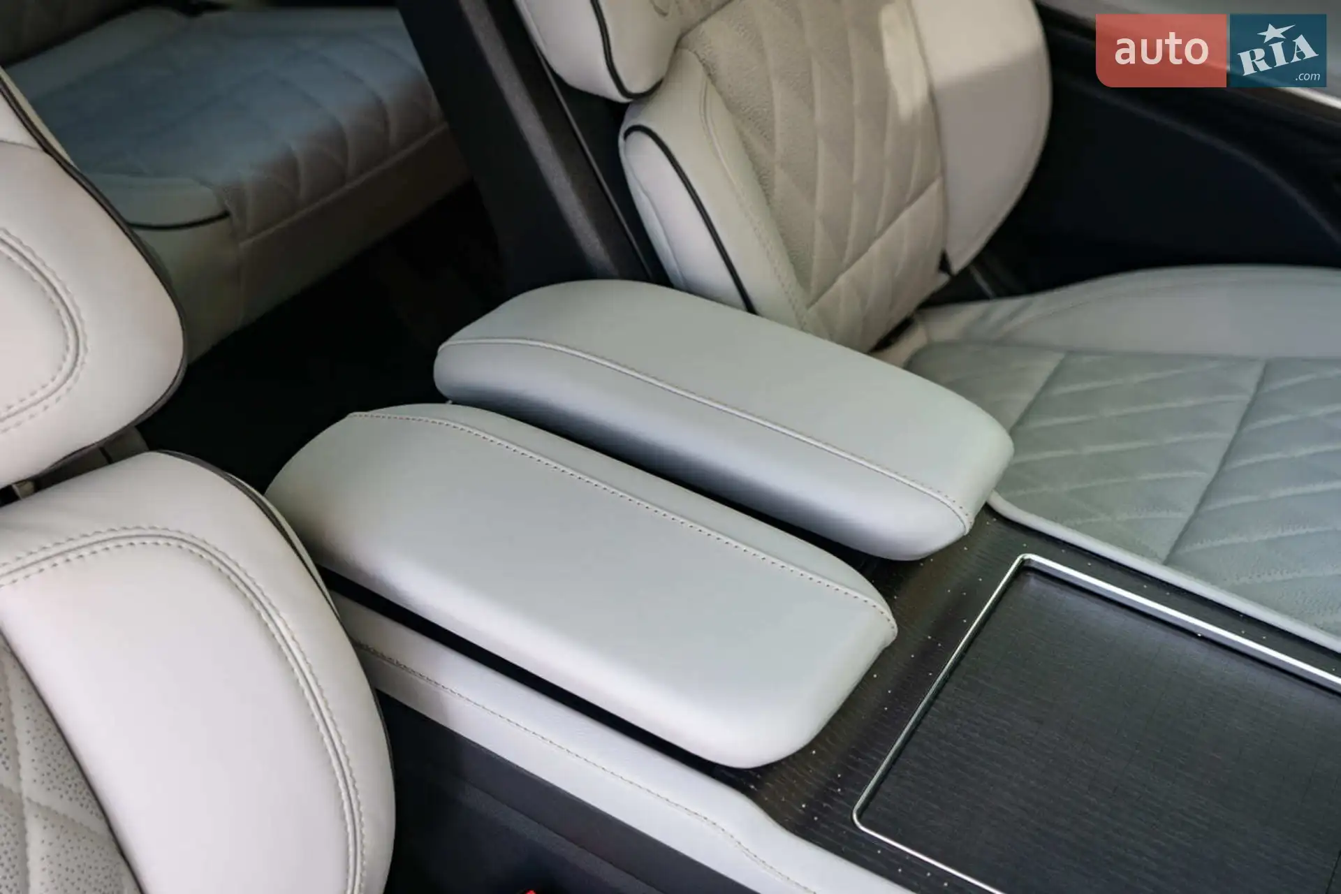 2025 Lincoln Navigator - мініатюра 42