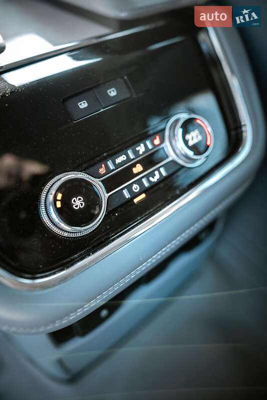 Позашляховик / Кросовер Lincoln Navigator 2021 в Ужгороді