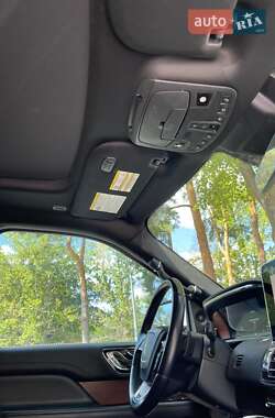 Внедорожник / Кроссовер Lincoln Navigator 2019 в 
