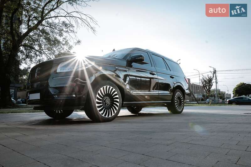 Позашляховик / Кросовер Lincoln Navigator 2021 в Ужгороді