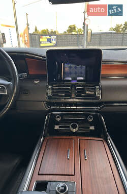 Позашляховик / Кросовер Lincoln Navigator 2019 в 