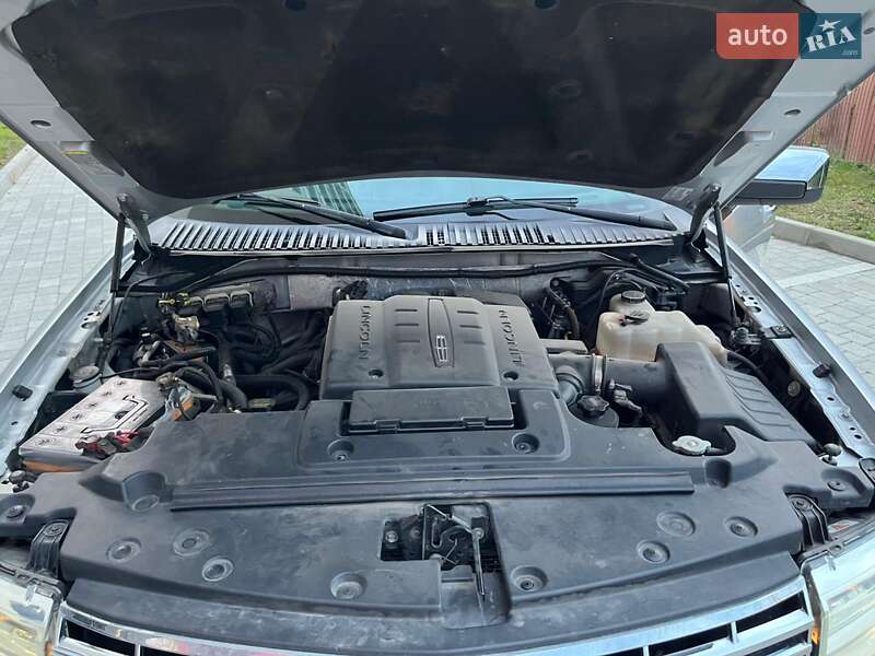 Позашляховик / Кросовер Lincoln Navigator 2010 в Києві