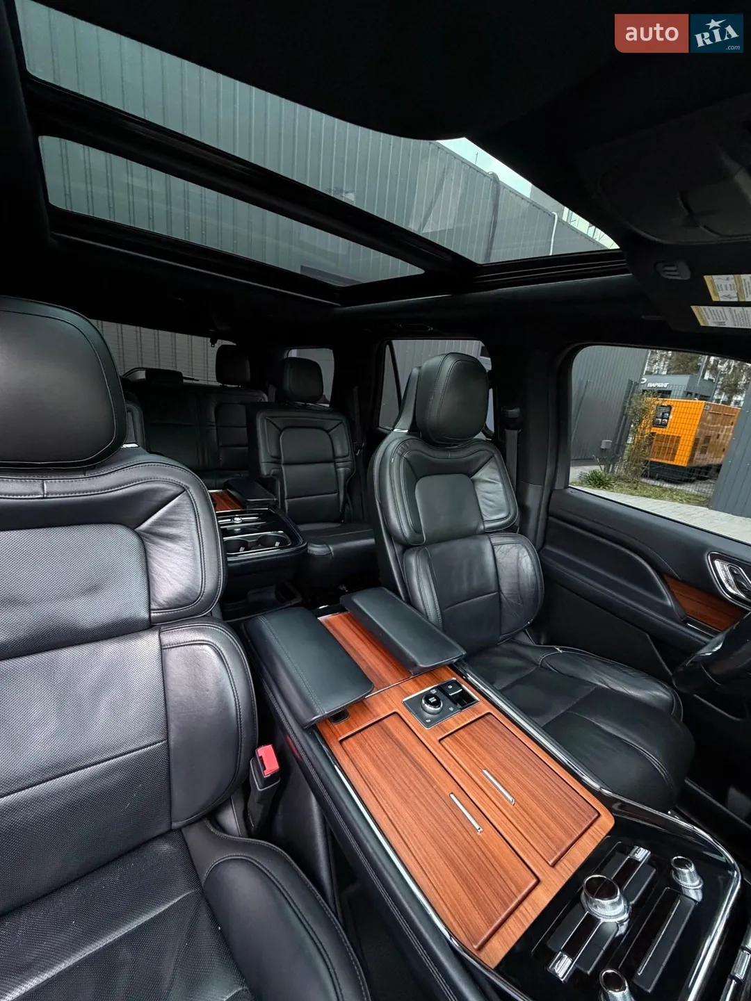 2018 Lincoln Navigator - мініатюра 34