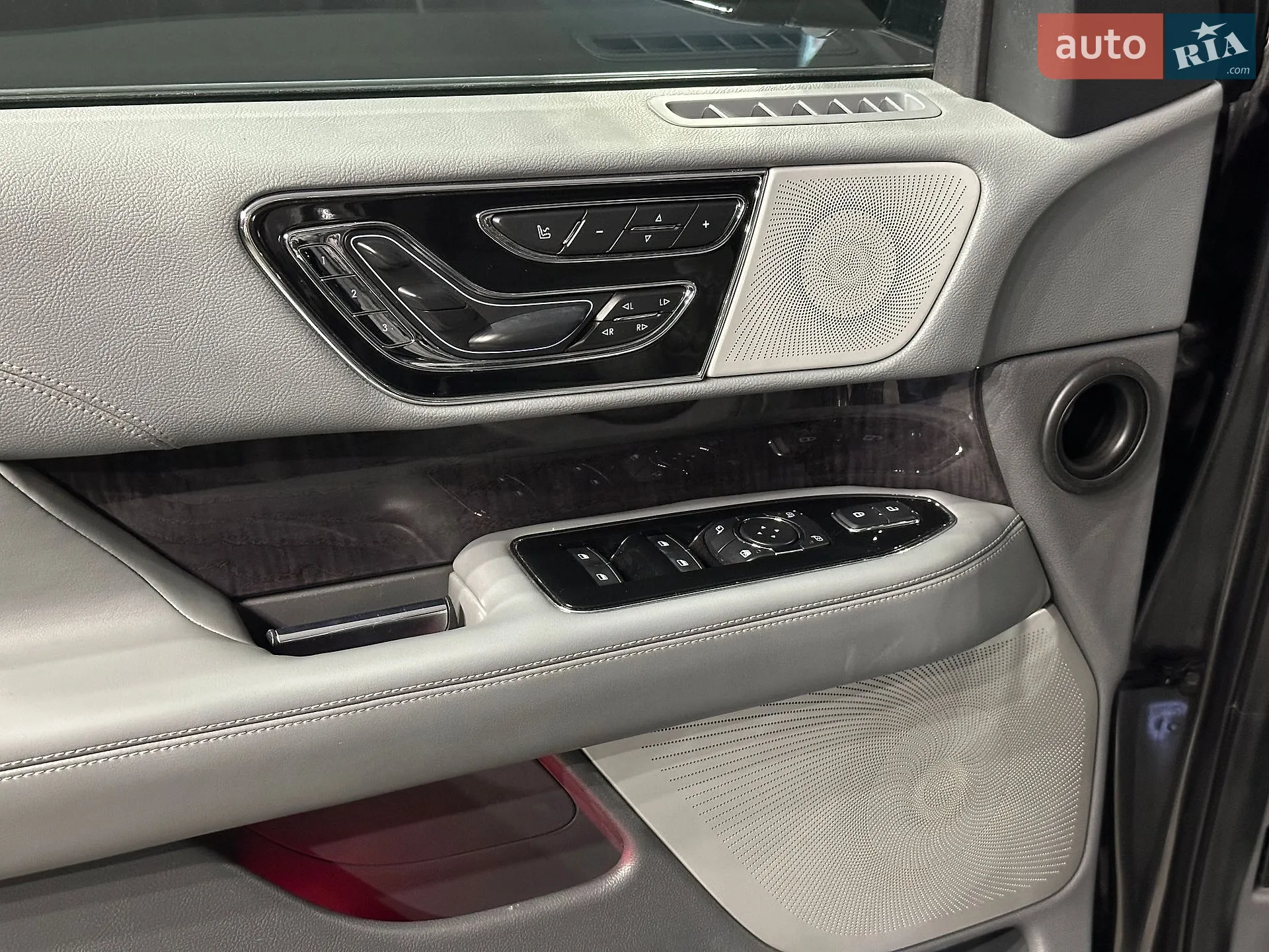 2018 Lincoln Navigator - мініатюра 17