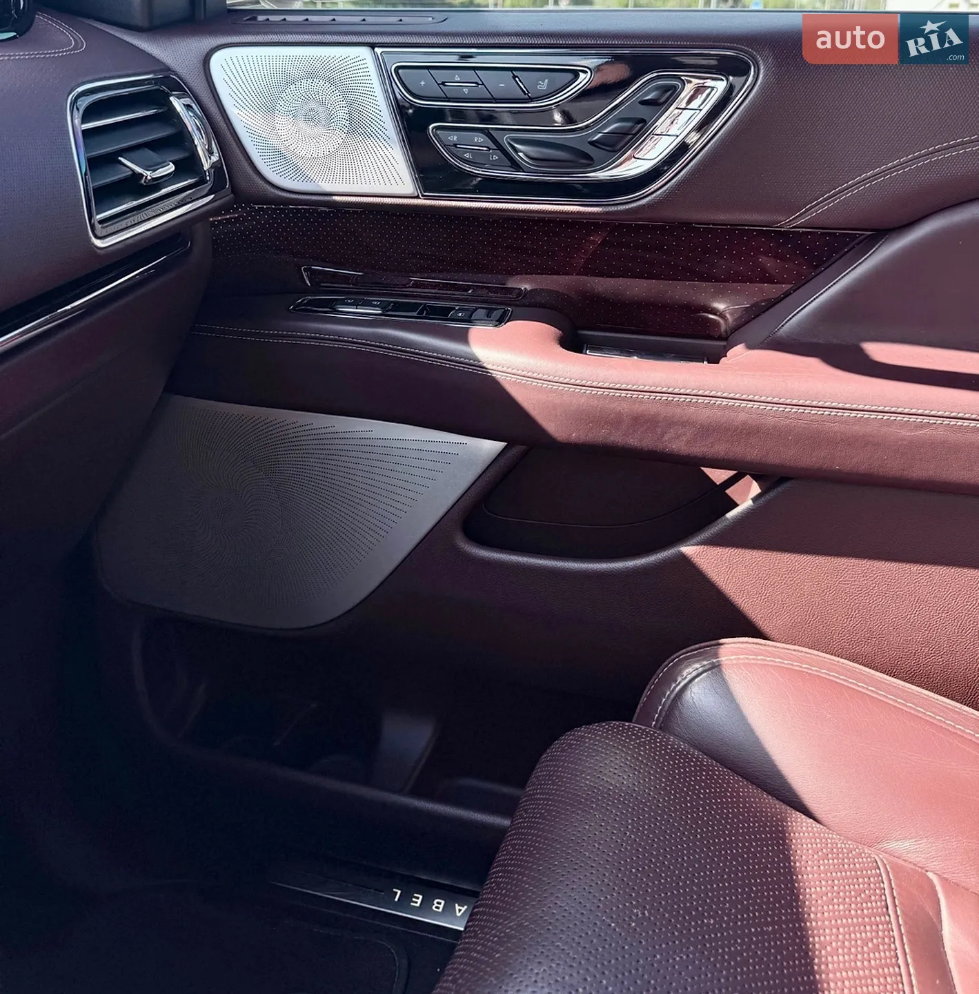 2018 Lincoln Navigator - мініатюра 15
