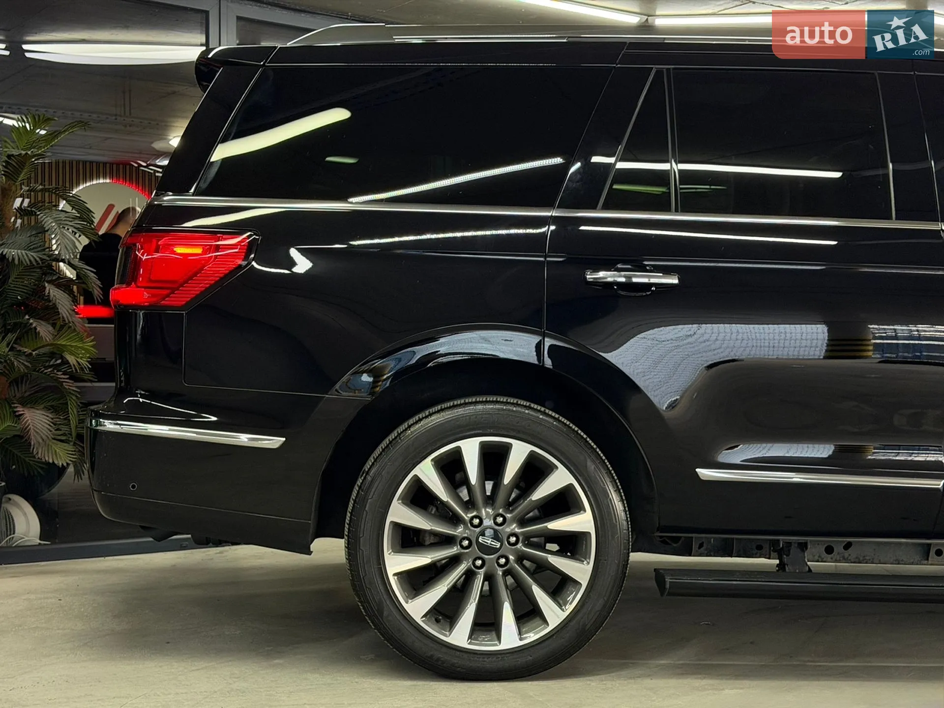2019 Lincoln Navigator - мініатюра 14