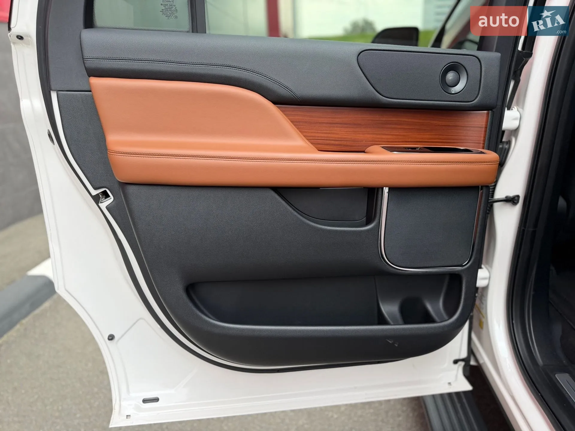 2019 Lincoln Navigator - мініатюра 30