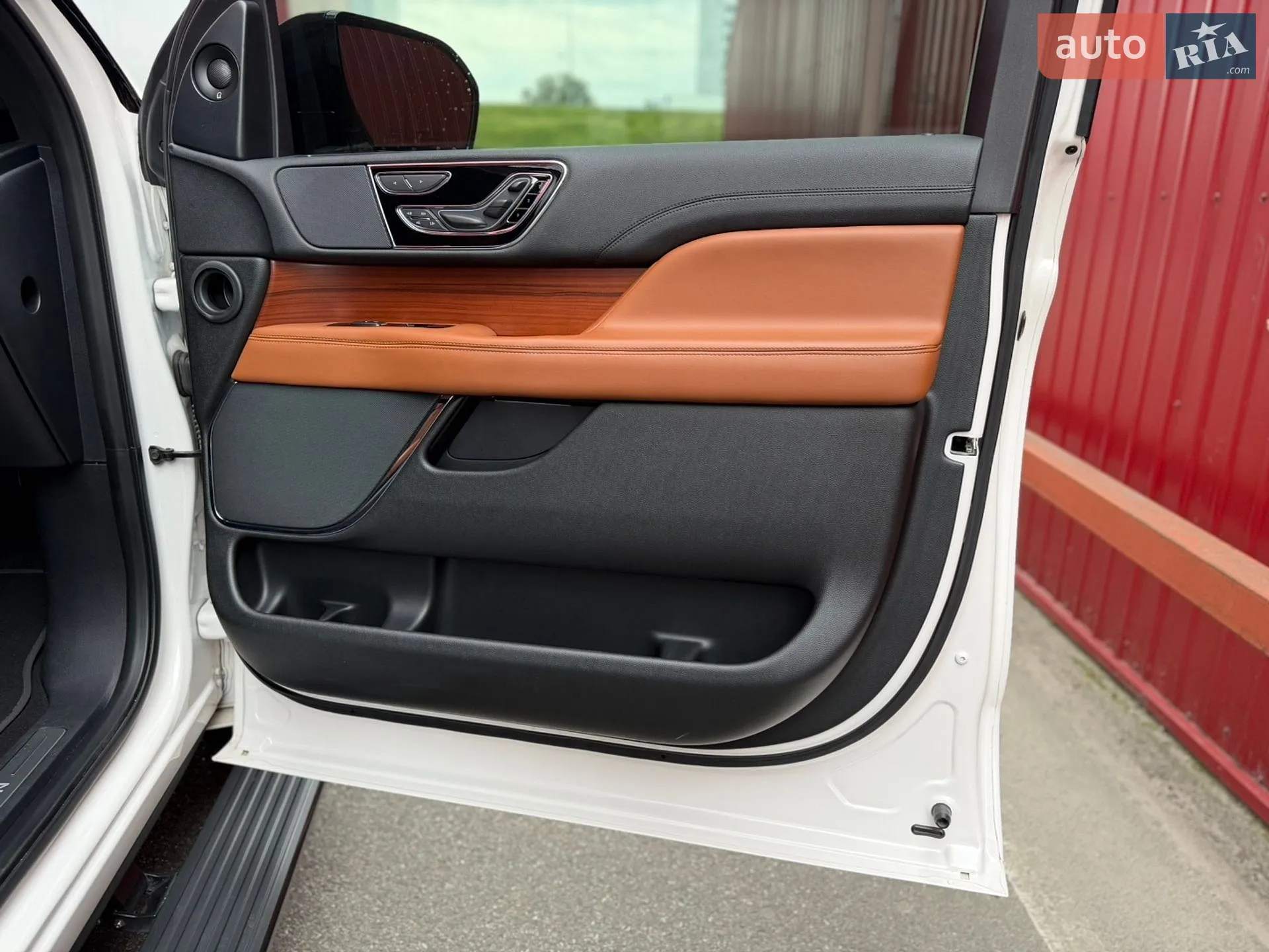 2019 Lincoln Navigator - мініатюра 37