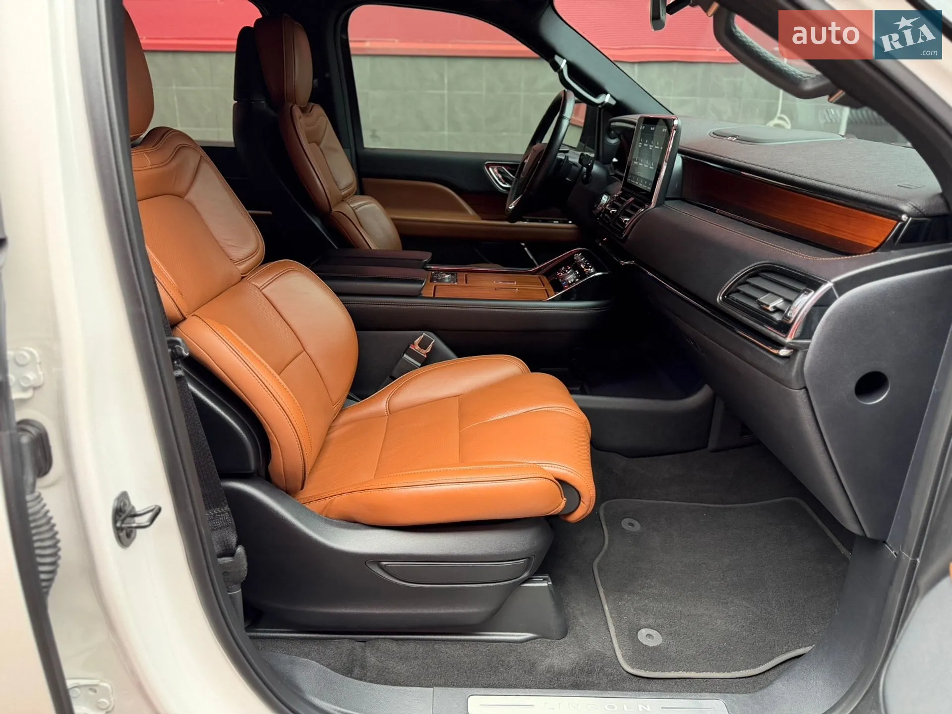 2019 Lincoln Navigator - мініатюра 38