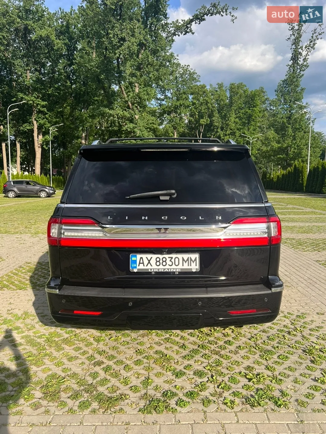 2019 Lincoln Navigator - мініатюра 3