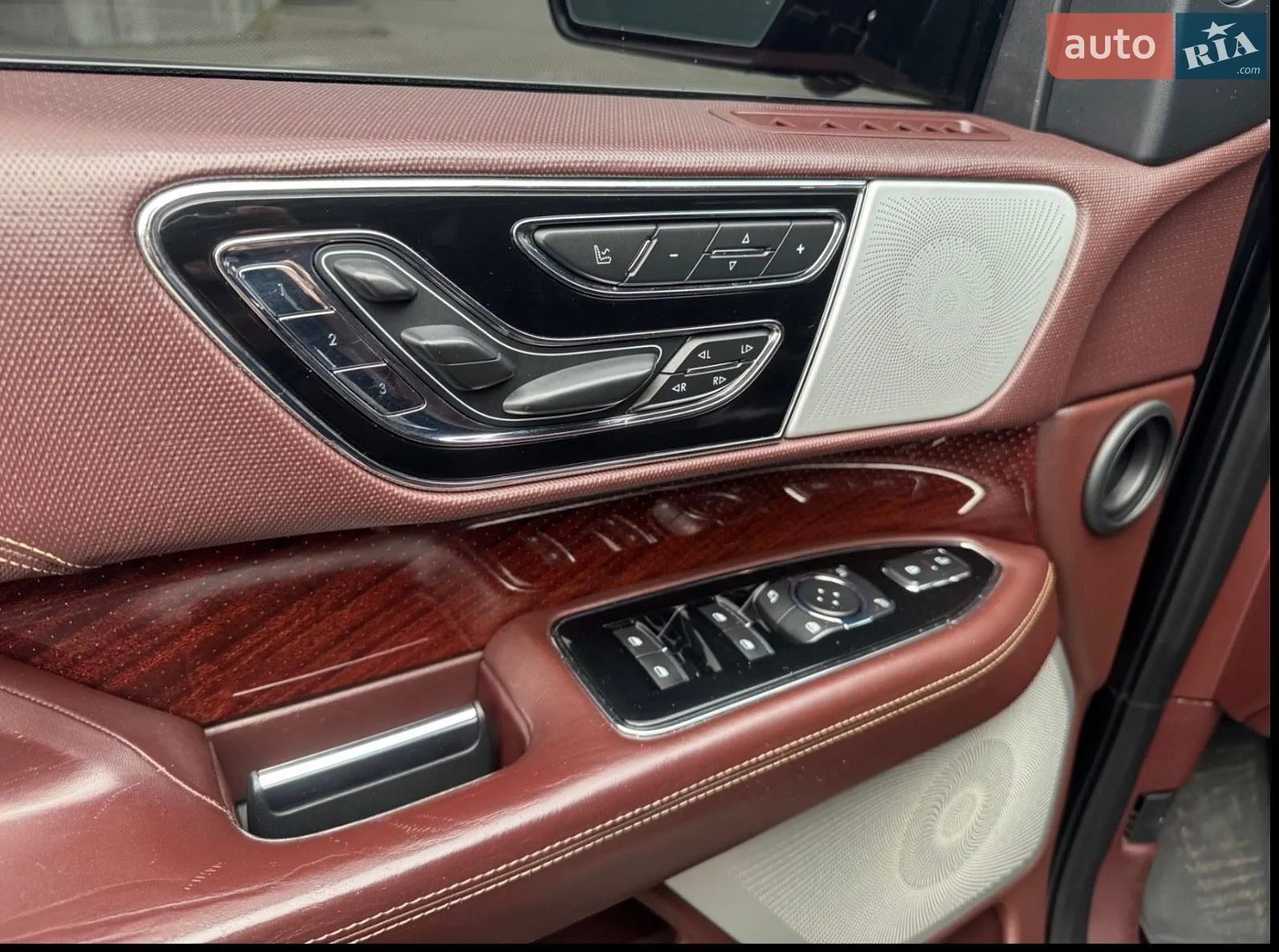 2018 Lincoln Navigator - мініатюра 16