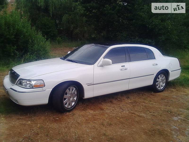 Lincoln Town Car 2005 года