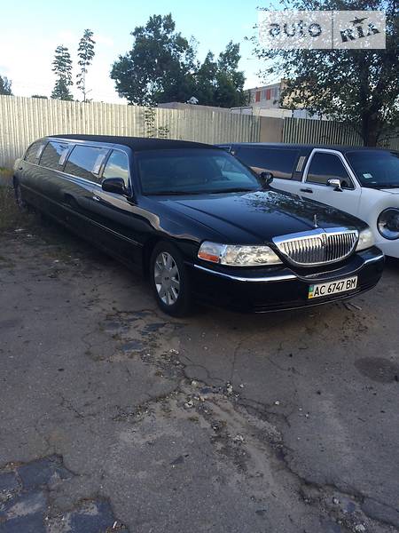 Lincoln Town Car 2003 года