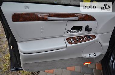 Лимузин Lincoln Town Car 2001 в Курахово