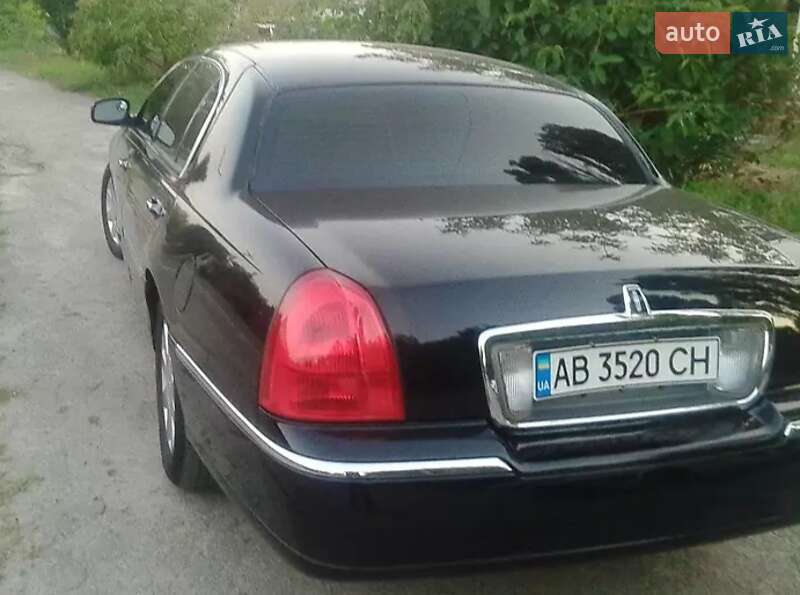 Седан Lincoln Town Car 2008 в Виннице