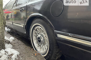 Лимузин Lincoln Town Car 1996 в 