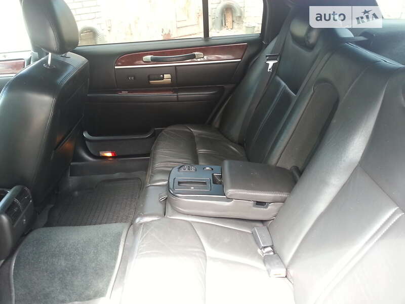 Седан Lincoln Town Car 2005 в Николаеве