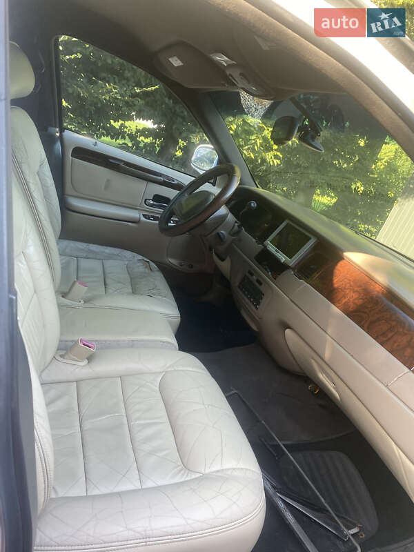 Лимузин Lincoln Town Car 2000 в Збараже