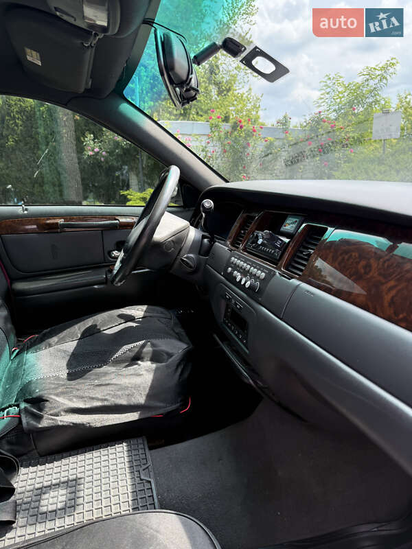Лімузин Lincoln Town Car 2001 в Києві