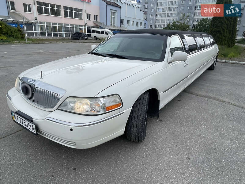 Лимузин Lincoln Town Car 2003 в Ивано-Франковске