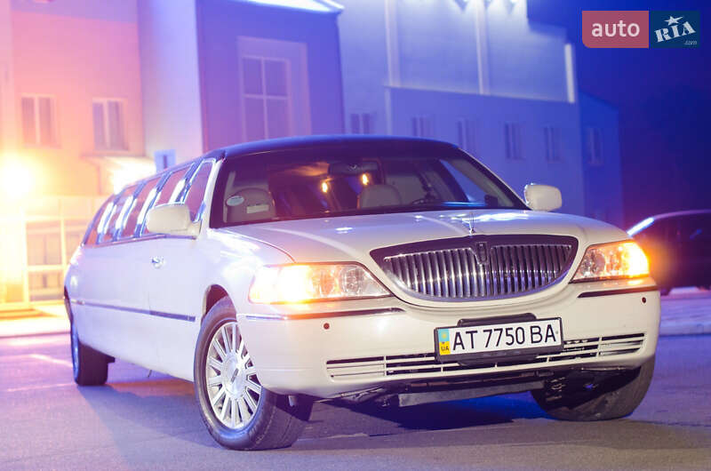 Lincoln Town Car 2003