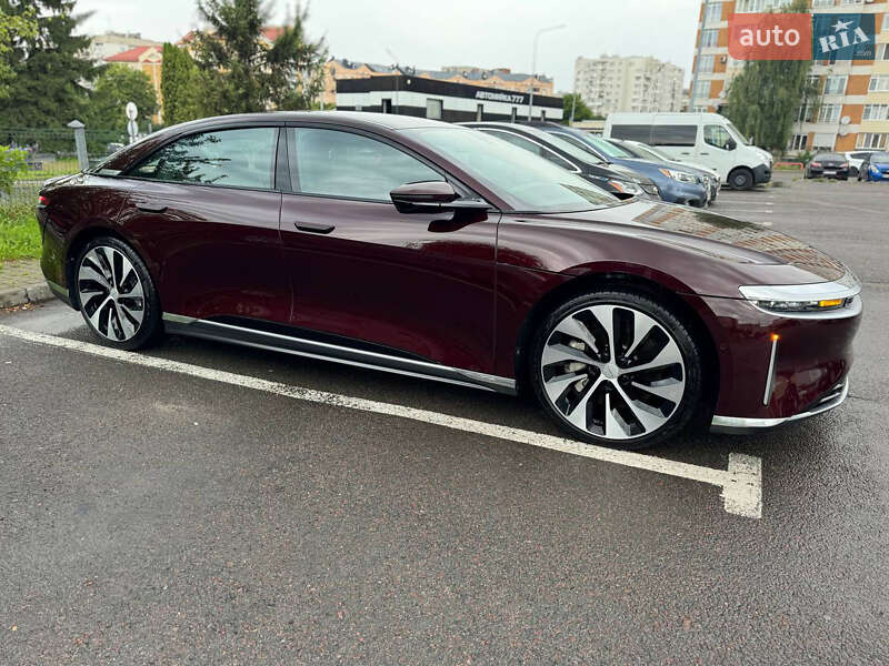 Седан Lucid Air 2023 в Львове