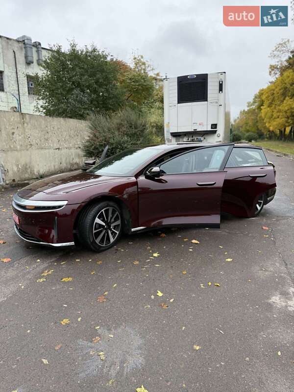Седан Lucid Air 2023 в Львові