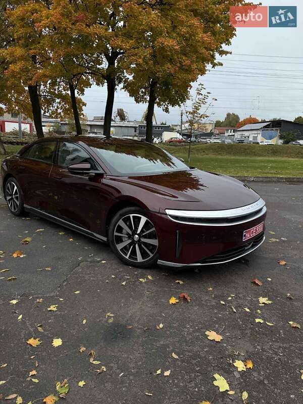 Седан Lucid Air 2023 в Львові