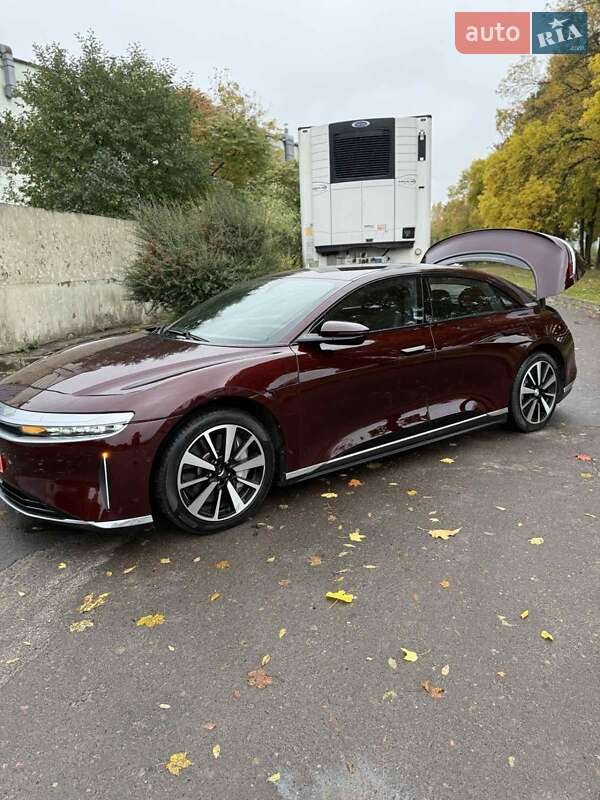 Седан Lucid Air 2023 в Львові
