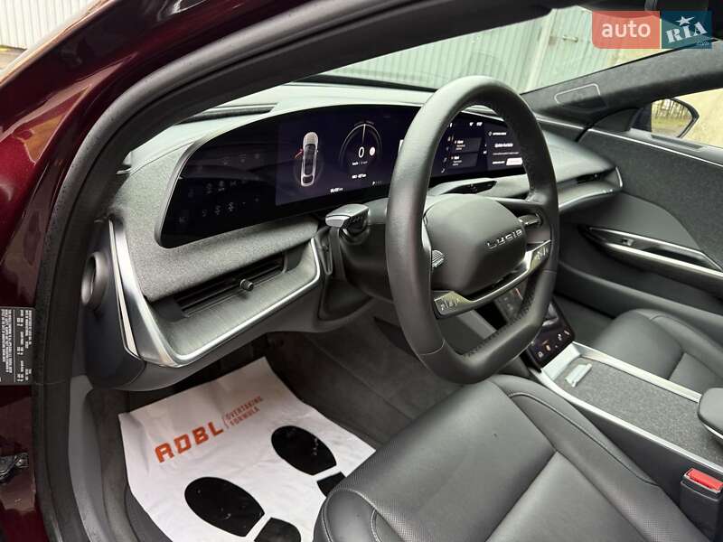 Седан Lucid Air 2023 в Львові