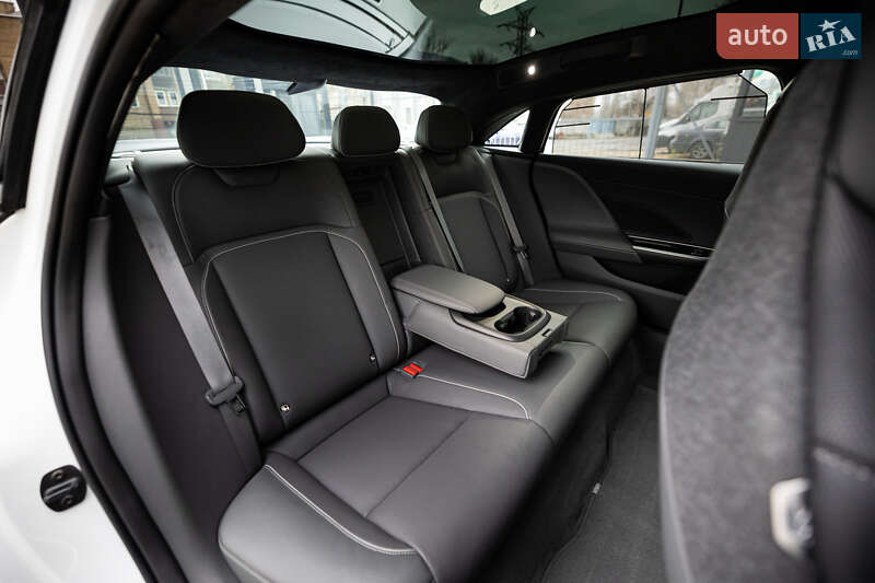 Седан Lucid Air 2023 в Києві