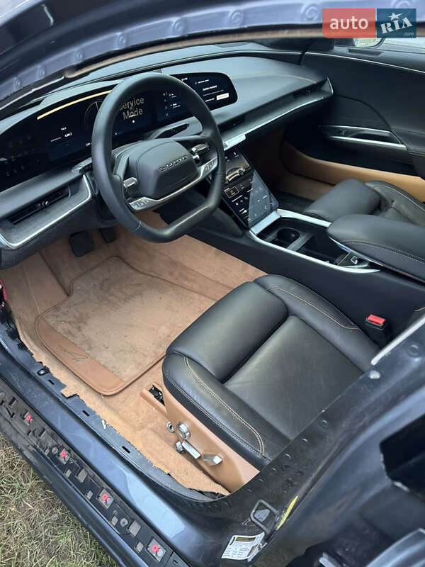 Седан Lucid Air 2023 в Львове