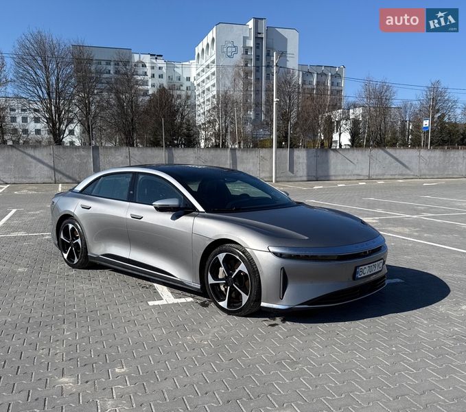 Седан Lucid Air 2022 в Львове