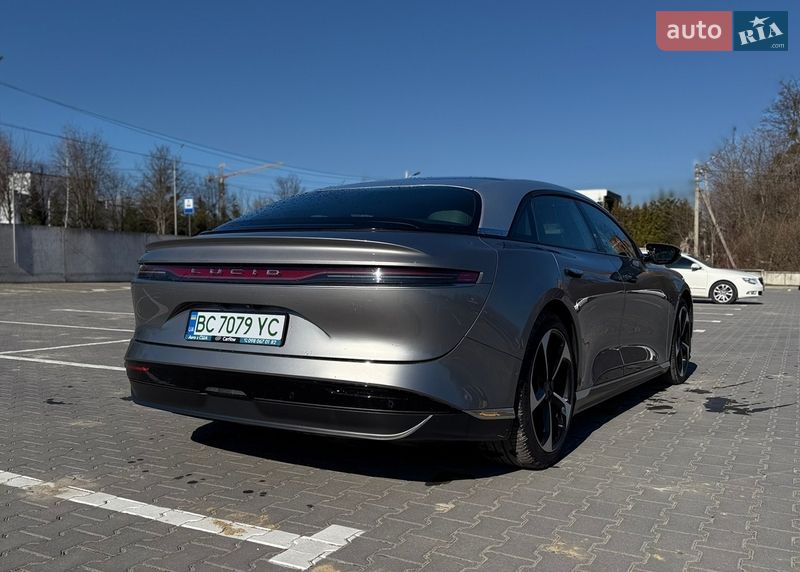 Седан Lucid Air 2022 в Львове