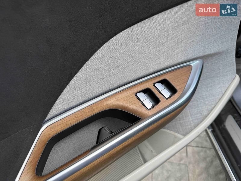 Седан Lucid Air 2022 в Львові