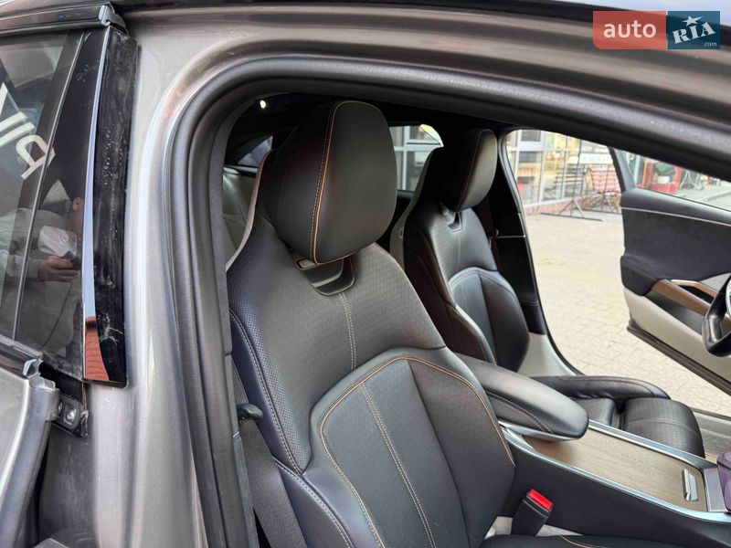 Седан Lucid Air 2022 в Львові