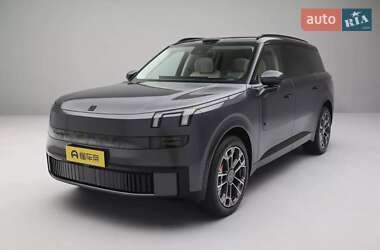 Позашляховик / Кросовер Lynk&Co 900 2025 в 