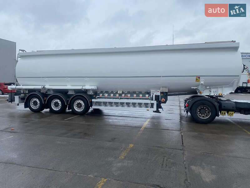 Цистерна полуприцеп Magyar Fuel Tank 2009 в Киеве