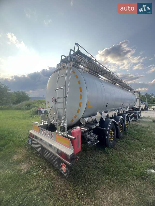 Цистерна полуприцеп Magyar S34SDC1NE 2004 в Днепре