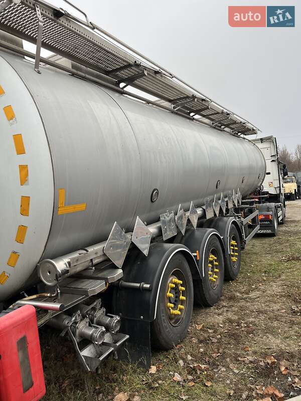 Цистерна полуприцеп Magyar S34SDC1NE 2004 в Днепре