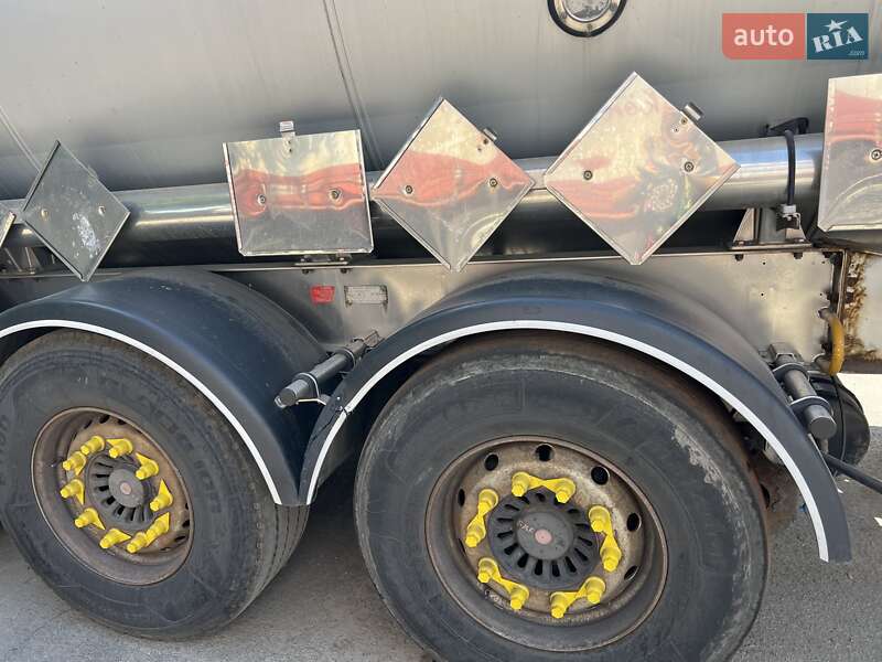 Цистерна полуприцеп Magyar S34SDC1NE 2004 в Днепре