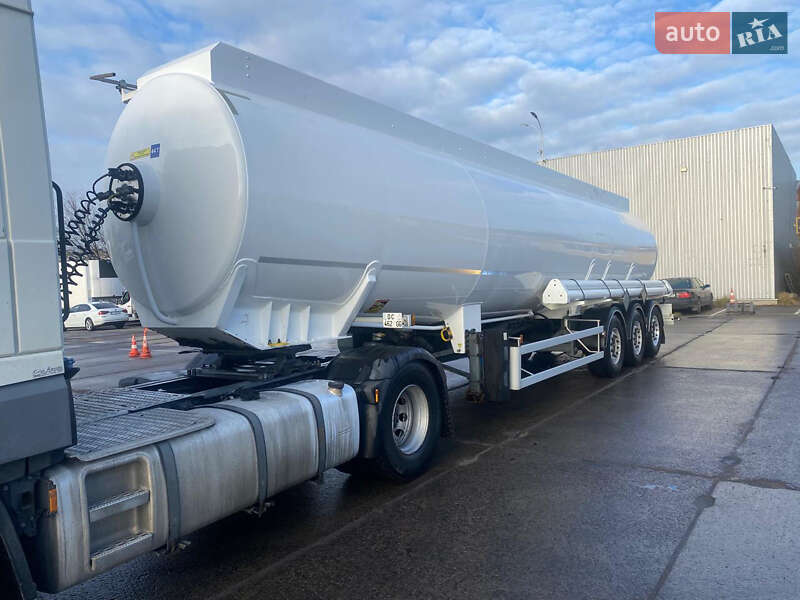 Цистерна полуприцеп Magyar S38DD3 2007 в Киеве