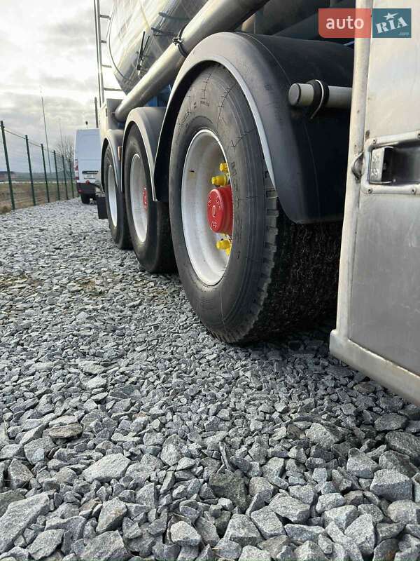 Цистерна напівпричіп Magyar SR34ES 1998 в Дубні