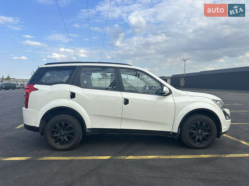 Внедорожник / Кроссовер Mahindra XUV 500 2016 в Киеве