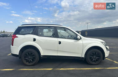 Внедорожник / Кроссовер Mahindra XUV 500 2016 в 