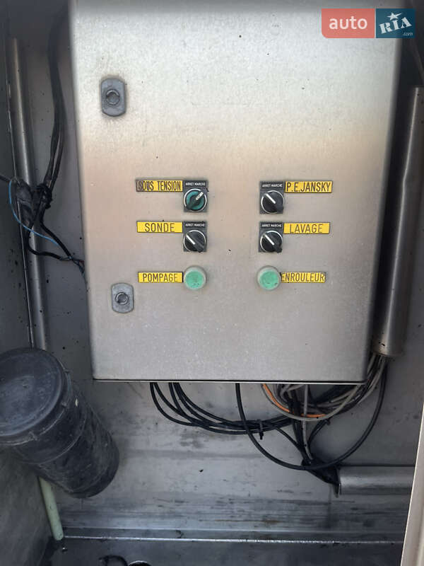 Цистерна напівпричіп Maisonneuv S338FG 2008 в Павлограді